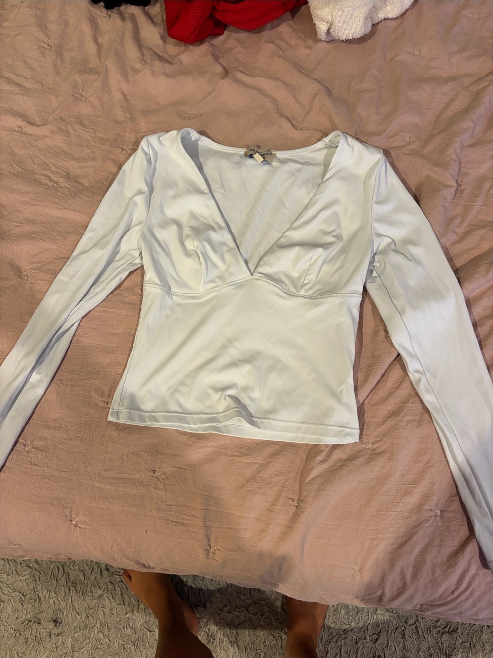 Long-Sleeve V-Neck Women’s Top in white